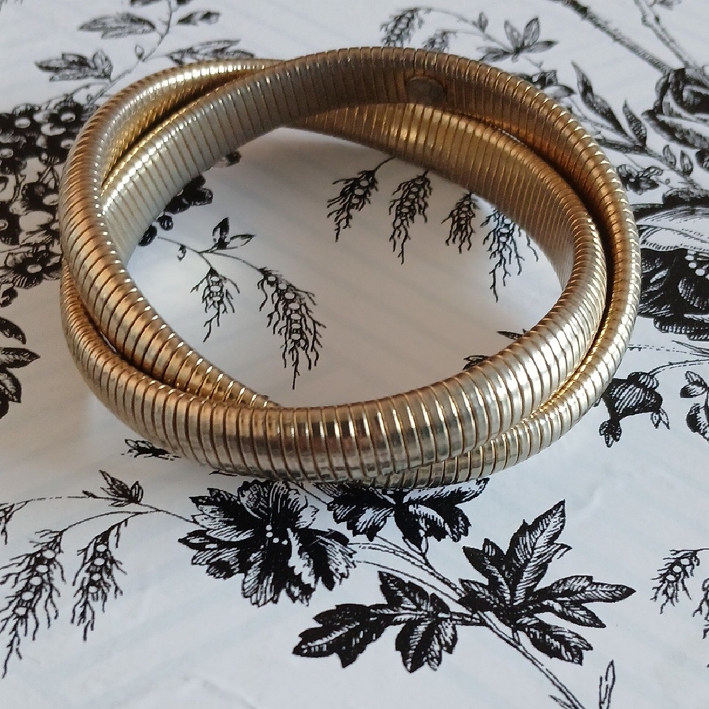 Elegant Vintage 80s Goldtone Stretch Coil Wrap Bracelet